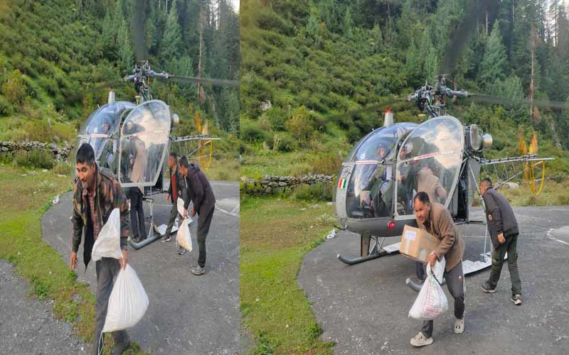 HP News: बाढ़ प्रभावित क्षेत्र में सेना के हेलीकॉप्टर से पहुंचाई राशन, दवाइयाँ और आवश्यक सामग्री