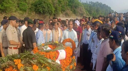 Himachal News Alert: आतंकवादियों से मुठभेड़ में शहीद हुए बलदेव चन्द को दी अंतिम विदाई Himachal News Alert: आतंकवादियों से मुठभेड़ में शहीद हुए बलदेव चन्द को दी अंतिम विदाई