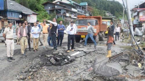 Himachal News Update: आपदा से हुए नुकसान का जायजा लेने पहुंची केंद्रीय टीम! आपदा प्रभावित क्षेत्रों का किया दौरा Himachal News Update: आपदा से हुए नुकसान का जायजा लेने पहुंची केंद्रीय टीम! आपदा प्रभावित क्षेत्रों का किया दौरा