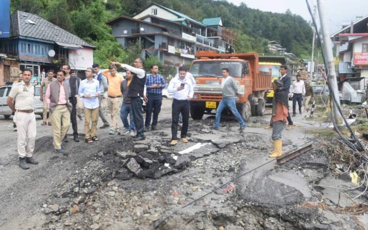 Himachal News Update: आपदा से हुए नुकसान का जायजा लेने पहुंची केंद्रीय टीम! आपदा प्रभावित क्षेत्रों का किया दौरा Himachal News Update: आपदा से हुए नुकसान का जायजा लेने पहुंची केंद्रीय टीम! आपदा प्रभावित क्षेत्रों का किया दौरा