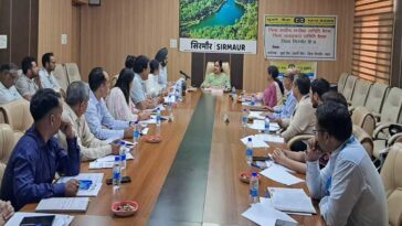 Sirmour News: डीसी ने बैंकों को जिला के दूर दराज क्षेत्रों में वित्तीय जागरूकता शिविर लगाने के दिए निर्देश