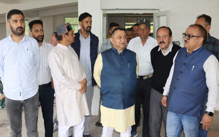 Sirmour News: विधानसभा उपाध्यक्ष ने नोहराधार सीएचसी भवन के निर्माण कार्य का किया निरीक्षण