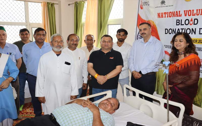 Sirmour News: विधानसभा उपाध्यक्ष ने एक दिवसीय रक्तदान शिविर का किया शुभारंभ