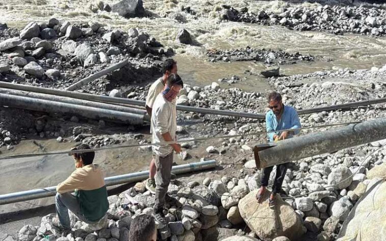 Himachal News Update: राहत एवं बहाली कार्यों में जुटे कर्मचारी! 394 पेयजल योजनाएं बहाल Himachal News Update: राहत एवं बहाली कार्यों में जुटे कर्मचारी! 394 पेयजल योजनाएं बहाल