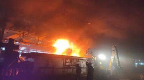 Paonta Sahib: वैली आयरन इकाई में भड़की आग! मची अफरा-तफरी, लाखों का नुकसान Paonta Sahib: वैली आयरन इकाई में भड़की आग! मची अफरा-तफरी, लाखों का नुकसान