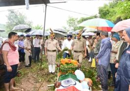 HP News: राजकीय सम्मान के साथ हुआ पूर्व डीजीपी आई.डी. भंडारी का अंतिम संस्कार