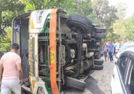 HRTC Bus Accident: सड़क पर पलटी एचआरटीसी बस! स्कूली बच्चों समेत 35 यात्री घायल