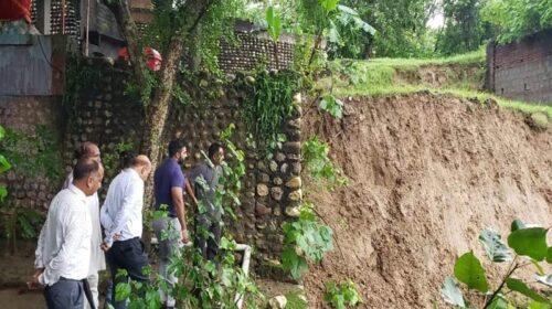 Himachal News: भारी बारिश से 340 करोड़ का नुकसान! 105 घर पूरी तरह क्षतिग्रस्त Himachal News: भारी बारिश से 340 करोड़ का नुकसान! 105 घर पूरी तरह क्षतिग्रस्त