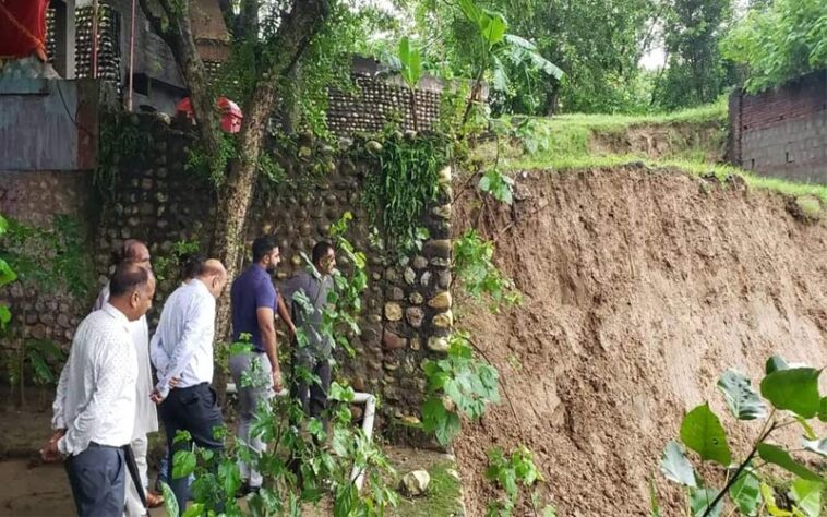 Himachal News: भारी बारिश से 340 करोड़ का नुकसान! 105 घर पूरी तरह क्षतिग्रस्त Himachal News: भारी बारिश से 340 करोड़ का नुकसान! 105 घर पूरी तरह क्षतिग्रस्त