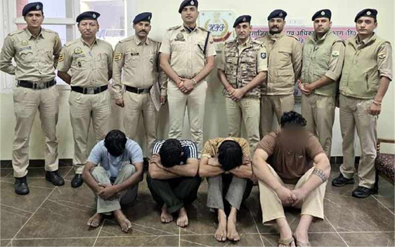 हिमाचल में बड़ी कार्रवाई: गाड़ी से बरामद हुआ 258.750 ग्राम चिट्टा! हथियार भी पकडे, चार अरेस्ट