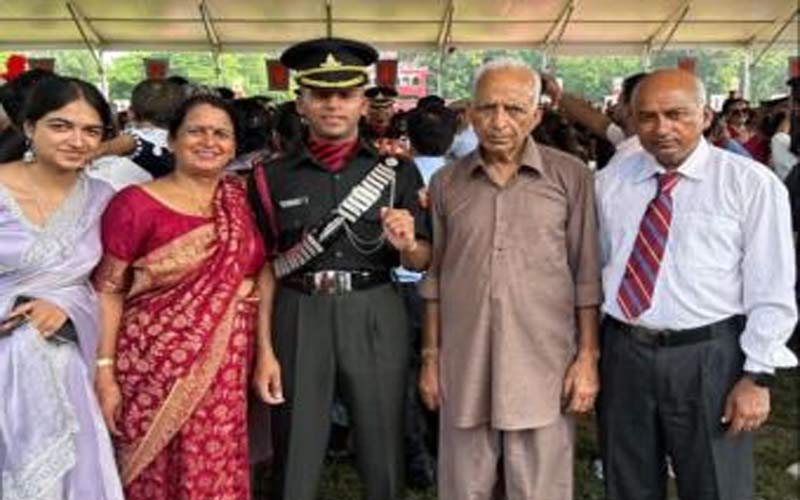 Achievement:  भारतीय सेना में लेफ्टिनेंट बना हिमाचल का बेटा उपदेश! पिता भी सेना से रिटायर्ड