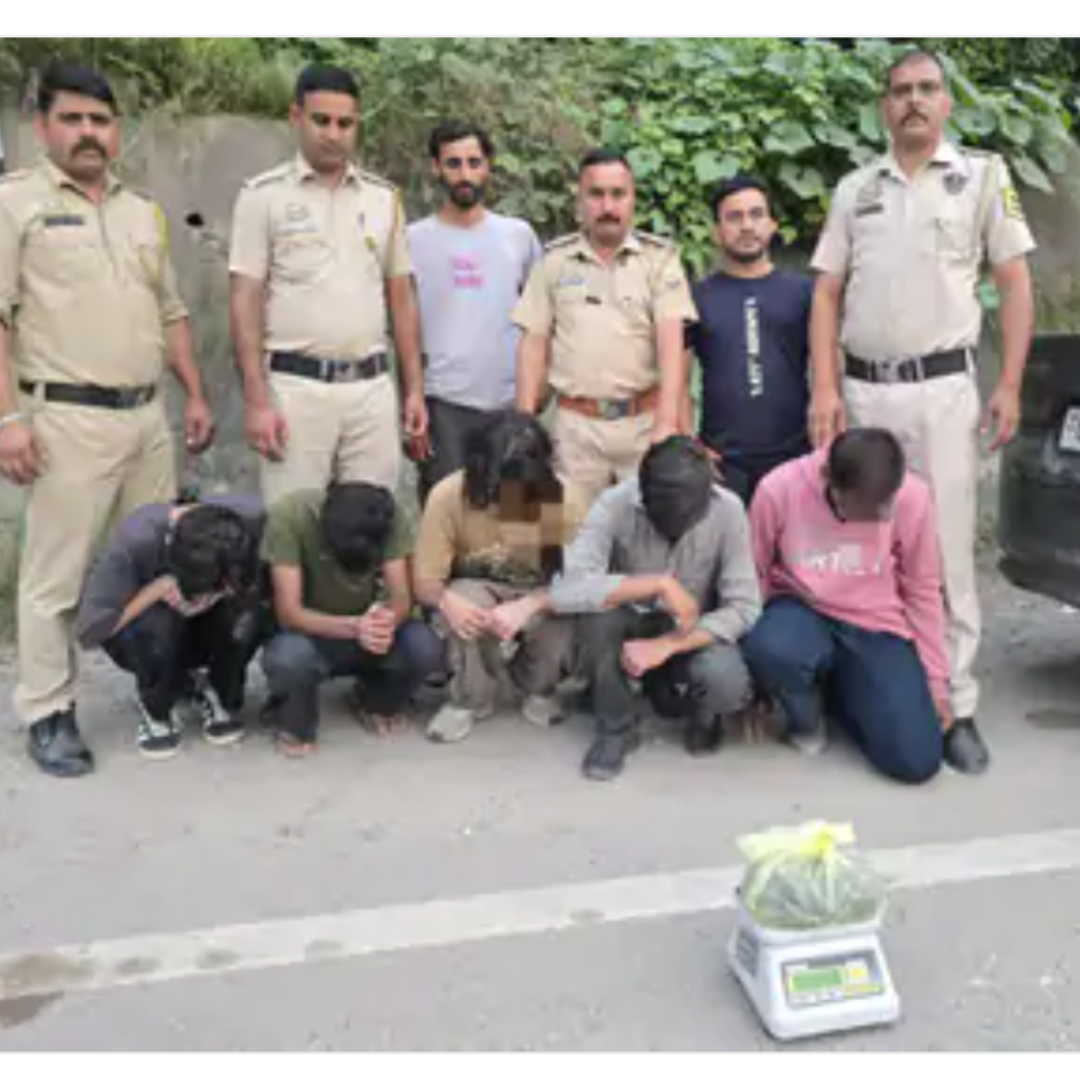Himachal Crime News: गाड़ी में चरस की बड़ी सप्लाई ले जाते पकड़े पांच युवक! पूछताछ में होंगे कई अहम खुलासे