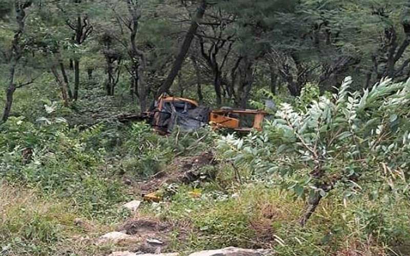 Accident In Himachal: बेकाबू होकर पलटी जेसीबी! ऑपरेटर की दर्दनाक मौत