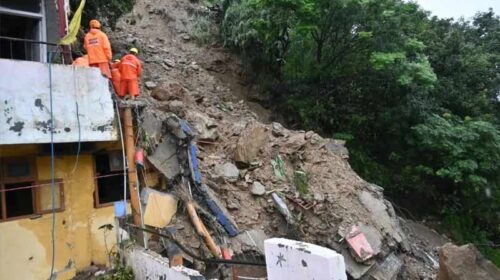 Landslide In Himachal: मलबे में दबे एनडीआरएफ जवान सहित कश्मीरी मजदूर! रेस्क्यू अभियान जारी Landslide In Himachal: मलबे में दबे एनडीआरएफ जवान सहित कश्मीरी मजदूर! रेस्क्यू अभियान जारी