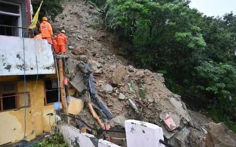 Landslide In Himachal: मलबे में दबे एनडीआरएफ जवान सहित कश्मीरी मजदूर! रेस्क्यू अभियान जारी