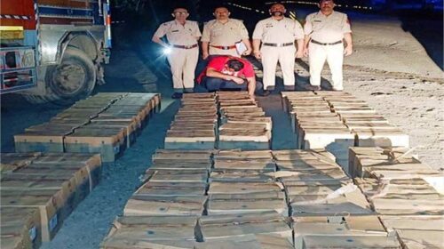 Himachal Crime News: हिमाचल में शराब की तस्करी का भंडाफोड़! पिकअप से पकड़ी 150 पेटियां Himachal Crime News: हिमाचल में शराब की तस्करी का भंडाफोड़! पिकअप से पकड़ी 150 पेटियां