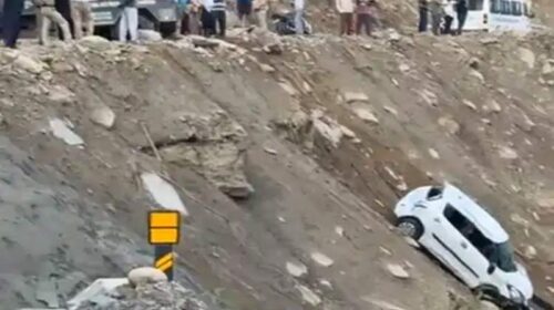 हिमाचल में दर्दनाक हादसा: MBBS प्रशिक्षुओं की कार नदी में गिरी! इंटर्न डॉक्टर की मौत, युवती लापता