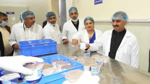 Himachal News: हिमाचल में रोजाना 38,400 किसानों से 2.32 लाख लीटर गाय का दूध खरीद रहा मिल्कफेड Himachal News: हिमाचल में रोजाना 38,400 किसानों से 2.32 लाख लीटर गाय का दूध खरीद रहा मिल्कफेड