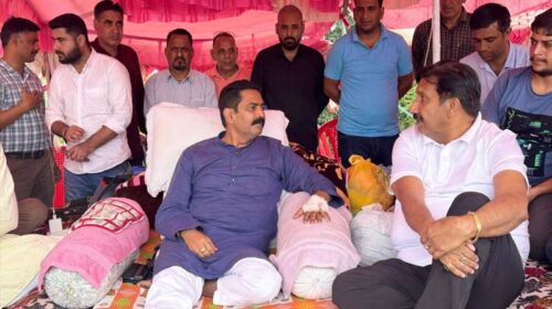 Himachal Latest News: उप-मुख्यमंत्री के आश्वासन पर स्थानीय विधायक ने स्थगित किया आमरण अनशन