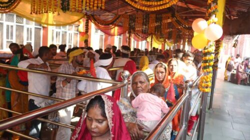 Sirmour News: नवरात्र के पहले दिन माता बालासुंदरी मंदिर में 18 हजार श्रद्धालुओं ने टेका माथा! चढ़ाया 15 लाख का चढ़ावा Sirmour News: नवरात्र के पहले दिन माता बालासुंदरी मंदिर में 18 हजार श्रद्धालुओं ने टेका माथा! चढ़ाया 15 लाख का चढ़ावा