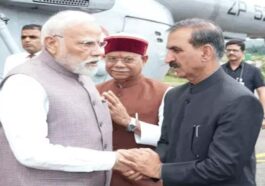 PM Modi: हिमाचल पहुंचे PM मोदी! सुक्खू समेत अधिकारियों के साथ राज्य में हुए नुकसान पर समीक्षा बैठक शुरू