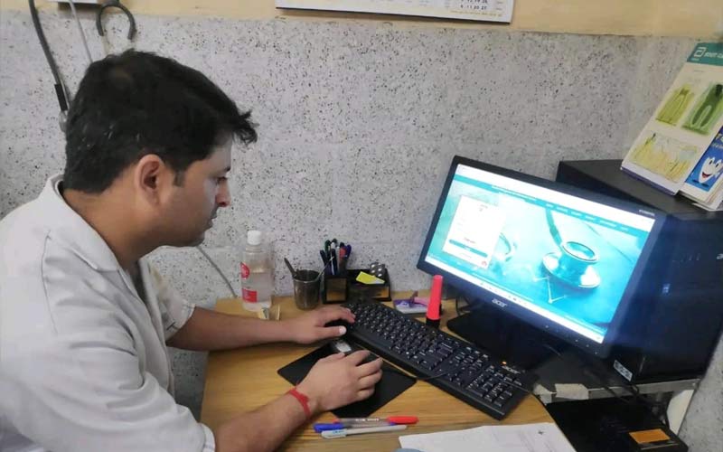 Himachal News: अब मरीजों को लाइनों में खड़ा होने की जरुरत नहीं! बनेगी ऑनलाइन पर्ची, ट्रायल सफल