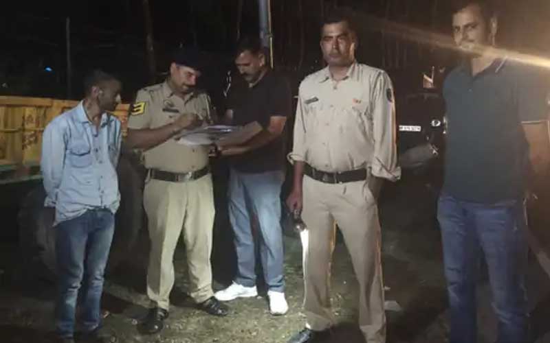 Himachal Crime News: चिट्टे सहित पुलिस के हत्थे चढ़ा तस्कर! लंबे समय से नशे के कारोबार में था सक्रिय