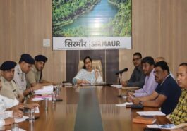 Sirmour News: सिरमौर में 87 पीड़ितों को 77.20 लाख की राहत राशि वितरित- डीसी