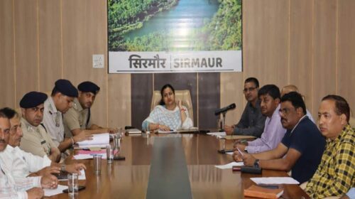 Sirmour News: सिरमौर में 87 पीड़ितों को 77.20 लाख की राहत राशि वितरित- डीसी