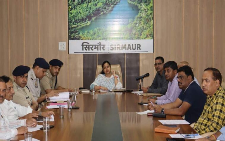 Sirmour News: सिरमौर में 87 पीड़ितों को 77.20 लाख की राहत राशि वितरित- डीसी Sirmour News: सिरमौर में 87 पीड़ितों को 77.20 लाख की राहत राशि वितरित- डीसी