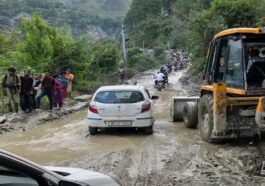 Himachal News: आवश्यक सेवाओं की बहाली युद्धस्तर पर जारी! दिन-रात जुटे कर्मचारी, 1925 ट्रांसफार्मर चालू