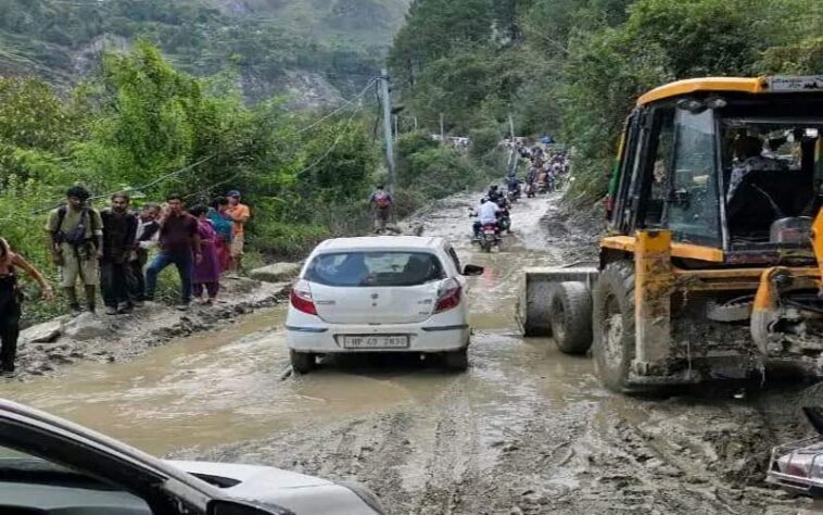 Himachal News: आवश्यक सेवाओं की बहाली युद्धस्तर पर जारी! दिन-रात जुटे कर्मचारी, 1925 ट्रांसफार्मर चालू Himachal News: आवश्यक सेवाओं की बहाली युद्धस्तर पर जारी! दिन-रात जुटे कर्मचारी, 1925 ट्रांसफार्मर चालू