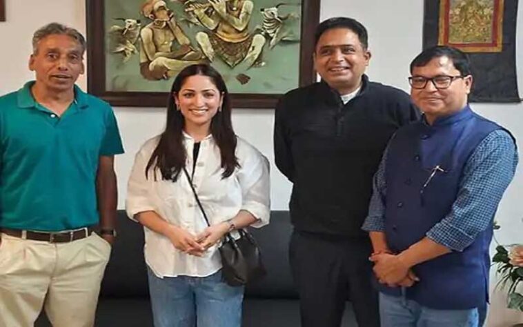 Himachal Latest News: हिमाचल में चल रही धुरंधर फिल्म की शूटिंग! कसौली पहुंचे रणवीर सिंह और यामी गौतम Himachal Latest News: हिमाचल में चल रही धुरंधर फिल्म की शूटिंग! कसौली पहुंचे रणवीर सिंह और यामी गौतम
