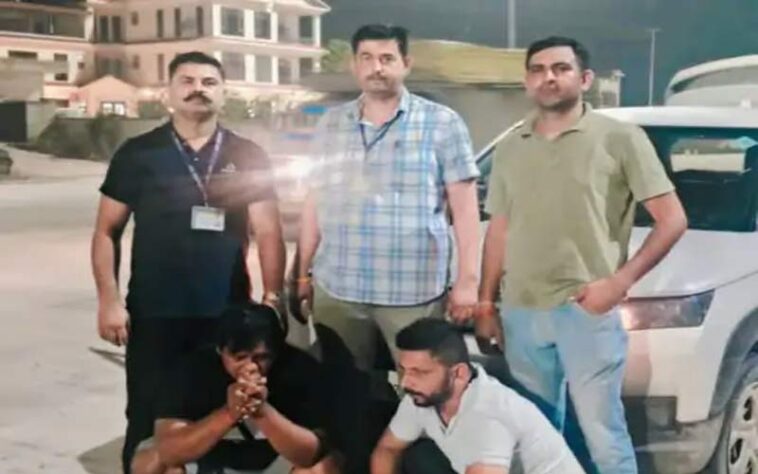 Himachal Crime News: हिमाचल में पकड़े हरियाणा के तस्कर! चरस लेकर गाड़ी में जा रहे थे, पुलिस ने दबोचे Himachal Crime News: हिमाचल में पकड़े हरियाणा के तस्कर! चरस लेकर गाड़ी में जा रहे थे, पुलिस ने दबोचे