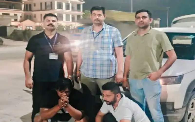 Himachal Crime News: हिमाचल में पकड़े हरियाणा के तस्कर! चरस लेकर गाड़ी में जा रहे थे, पुलिस ने दबोचे