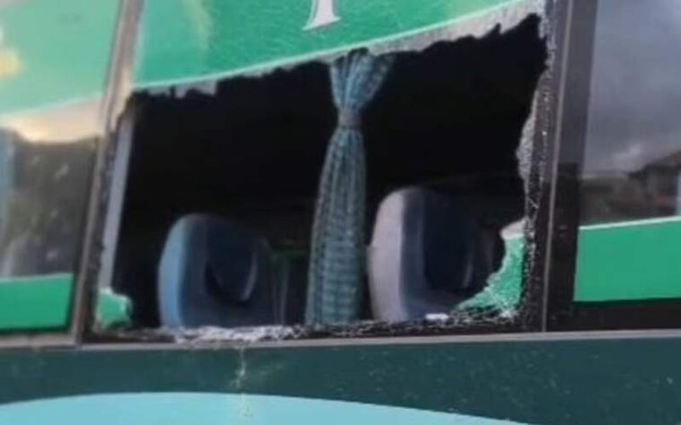 HRTC Bus Accident: एचआरटीसी बस पर पहाड़ी से गिरा पत्थर! नन्ही बच्ची बुरी तरह घायल HRTC Bus Accident: एचआरटीसी बस पर पहाड़ी से गिरा पत्थर! नन्ही बच्ची बुरी तरह घायल