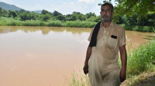 Himachal News: 5 बीघा भूमि पर मत्स्य पालन कर गाढ़ी कमाई कर रहे सुरेंद्र! दो अन्य लोगों को भी दिया रोज़गार Himachal News: 5 बीघा भूमि पर मत्स्य पालन कर गाढ़ी कमाई कर रहे सुरेंद्र! दो अन्य लोगों को भी दिया रोज़गार