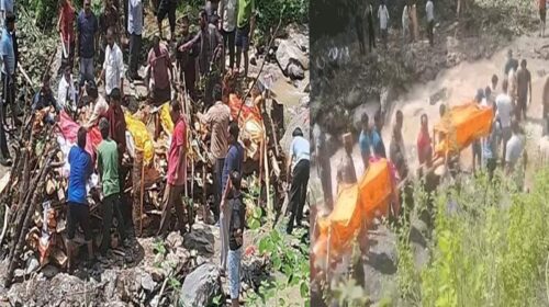 दुखद: एक साथ जली परिवार के पांच लोगों की चिताएं! मची चीख-पुकार, लैंडस्लाइड की चपेट में आए थे… दुखद: एक साथ जली परिवार के पांच लोगों की चिताएं! मची चीख-पुकार, लैंडस्लाइड की चपेट में आए थे…
