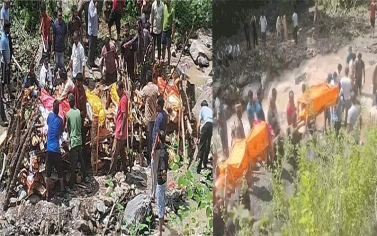 दुखद: एक साथ जली परिवार के पांच लोगों की चिताएं! मची चीख-पुकार, लैंडस्लाइड की चपेट में आए थे… दुखद: एक साथ जली परिवार के पांच लोगों की चिताएं! मची चीख-पुकार, लैंडस्लाइड की चपेट में आए थे…