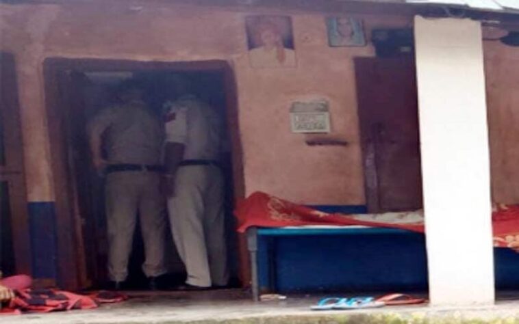 Himachal News: कमरे में पति को इस हाल में देख पत्नी के उड़े होश! घर में मची चीख-पुकार Himachal News: कमरे में पति को इस हाल में देख पत्नी के उड़े होश! घर में मची चीख-पुकार