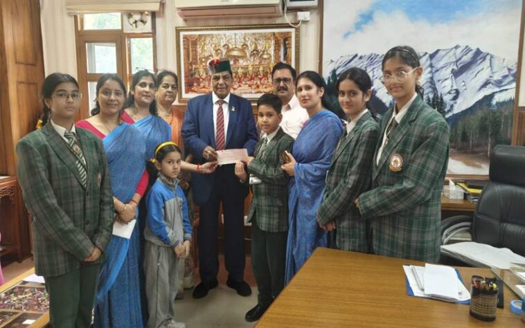HP News: आपदा में मिसाल बना यह स्कूल! आपदा राहत कोष में भेंट किया 1.71 लाख रुपए का चैक