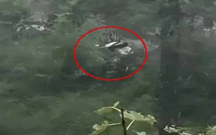 Accident In Himachal: गहरी खाई में लुढ़की गाड़ी! दो लोगों की दर्दनाक मौत! तीसरे दिन चला हादसे का पता.. Accident In Himachal: गहरी खाई में लुढ़की गाड़ी! दो लोगों की दर्दनाक मौत! तीसरे दिन चला हादसे का पता..