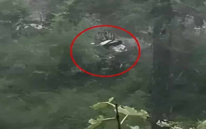 Accident In Himachal: गहरी खाई में लुढ़की गाड़ी! दो लोगों की दर्दनाक मौत! तीसरे दिन चला हादसे का पता..