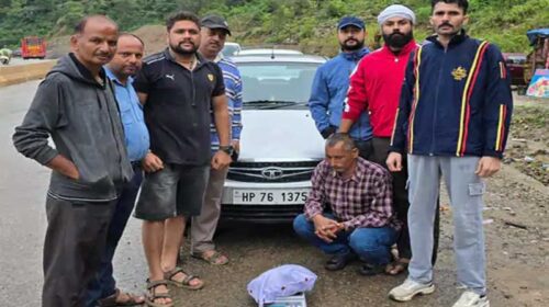 Himachal Crime News: गाड़ी से पकड़ी 2.526 किलोग्राम चरस! तस्कर काबू Himachal Crime News: गाड़ी से पकड़ी 2.526 किलोग्राम चरस! तस्कर काबू