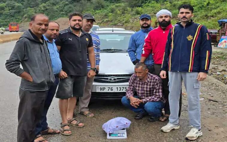 Himachal Crime News: गाड़ी से पकड़ी 2.526 किलोग्राम चरस! तस्कर काबू Himachal Crime News: गाड़ी से पकड़ी 2.526 किलोग्राम चरस! तस्कर काबू