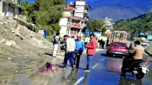 दुखद: बस से उतरते हादसे का शिकार हुई 23 वर्षीय युवती! टायर के नीचे आई, गई जान दुखद: बस से उतरते हादसे का शिकार हुई 23 वर्षीय युवती! टायर के नीचे आई, गई जान