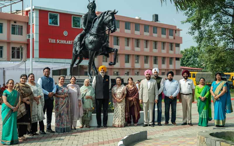 Paonta Sahib: द स्कॉलर्स होम स्कूल में सरदार हरि सिंह नलवा की स्मृति में भव्य कार्यक्रम का आयोजन