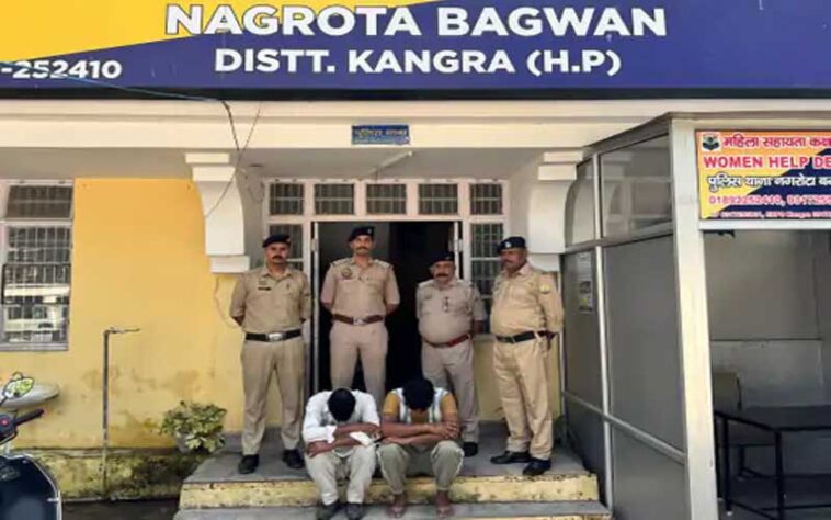 Himachal Crime News: बस में ले जा रहे थे चरस की बड़ी सप्लाई! पुलिस ने जाल बिछाकर दबोचे तस्कर Himachal Crime News: बस में ले जा रहे थे चरस की बड़ी सप्लाई! पुलिस ने जाल बिछाकर दबोचे तस्कर