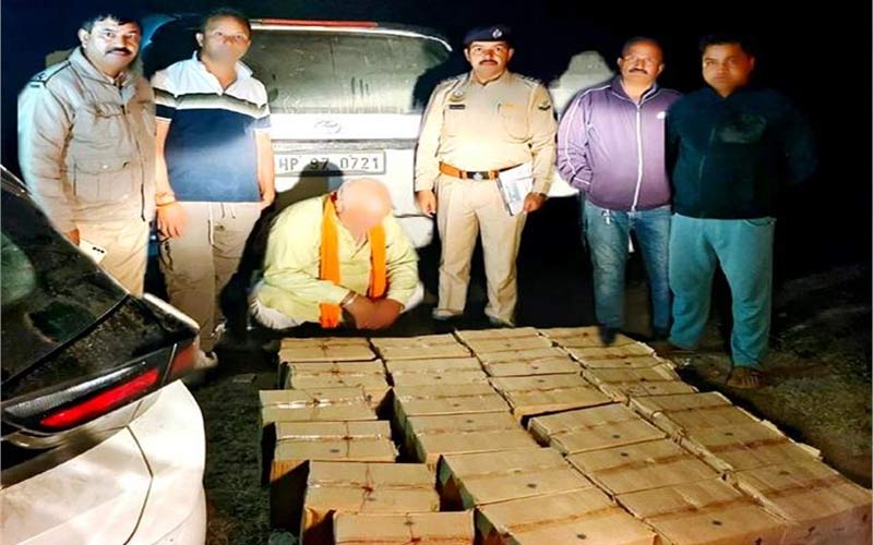 Himachal Crime News: गाड़ी में हो रही थी शराब की बड़ी सप्लाई! पुलिस ने पकड़ी 24 पेटियां, चालक अरेस्ट