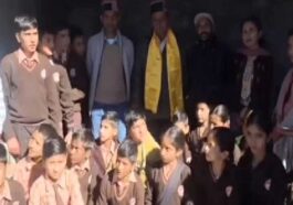Himachal News: स्कूल के दरवाजे पर लटका ताला! ठंड से कांपते रहे मासूम, मंत्री ने लिया एक्शन